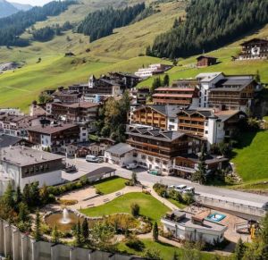 Stellenangebote Hotel Berghof Crystal Spa & Sports, Tux